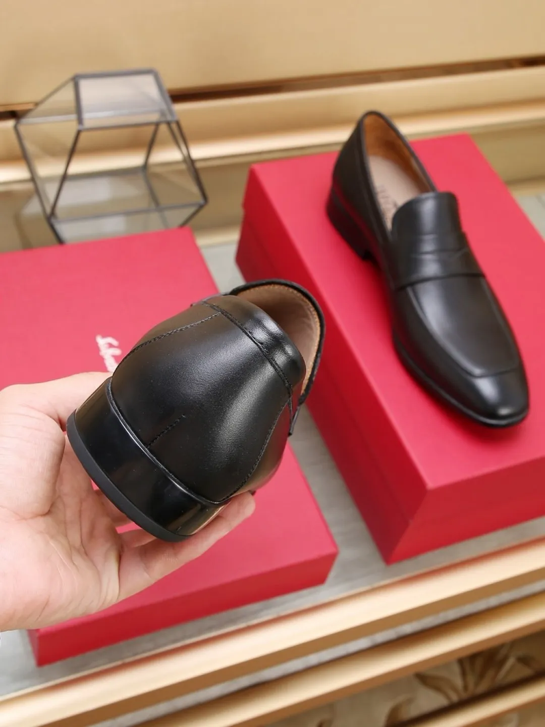 Factory P620💰🔥《Ferragamo》👏Latest•High-end top brand luxury~purchasing agent, top~quality. New fashionable business men's shoes🔜The uppers are made of original open-edge beaded cowhide➕cowhide·lining, with fine workmanship. The original stylish and soft combination wear-resistant and non-slip outsole is light and comfortable on the feet. The real thing looks better in real life. Size: 38/44